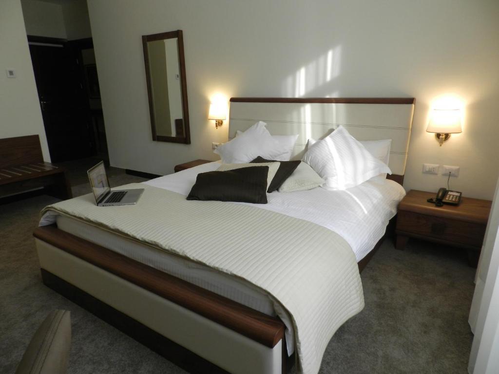 Boutique Hotel Kotoni Tirana Szoba fotó