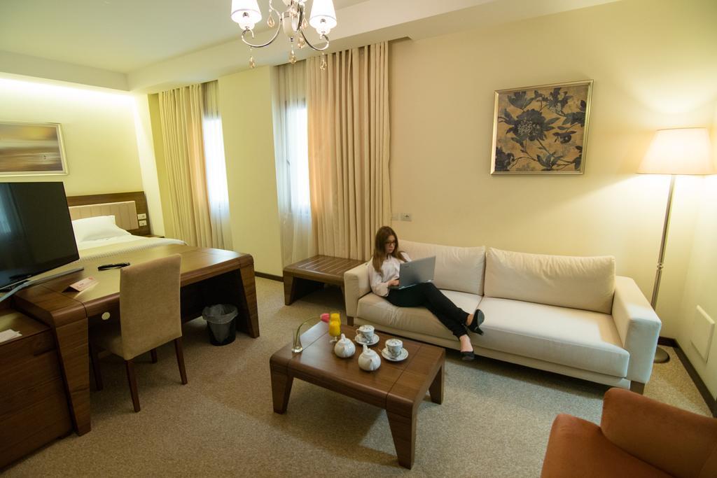 Boutique Hotel Kotoni Tirana Kültér fotó