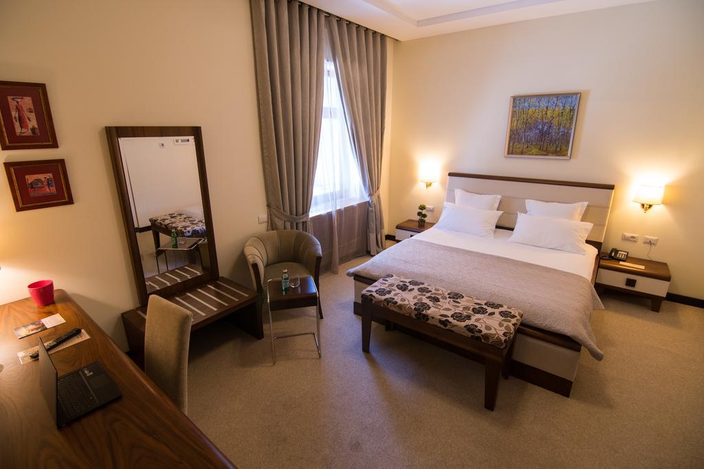 Boutique Hotel Kotoni Tirana Kültér fotó