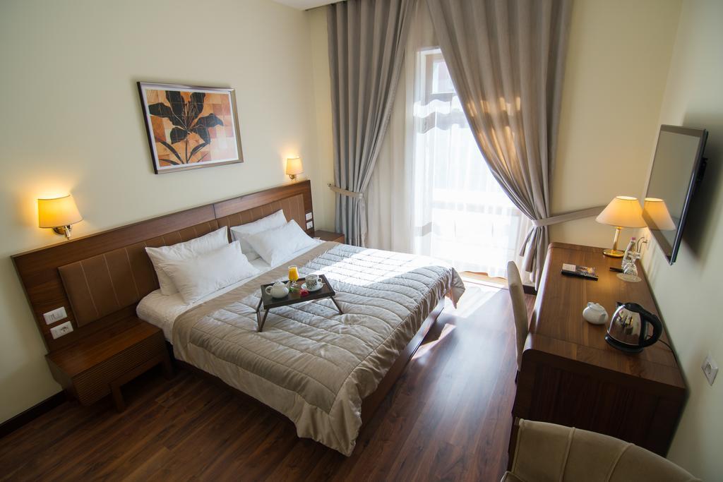 Boutique Hotel Kotoni Tirana Kültér fotó